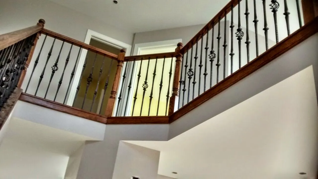 2570 Series M140 Single Knuckle Gothic Iron Baluster