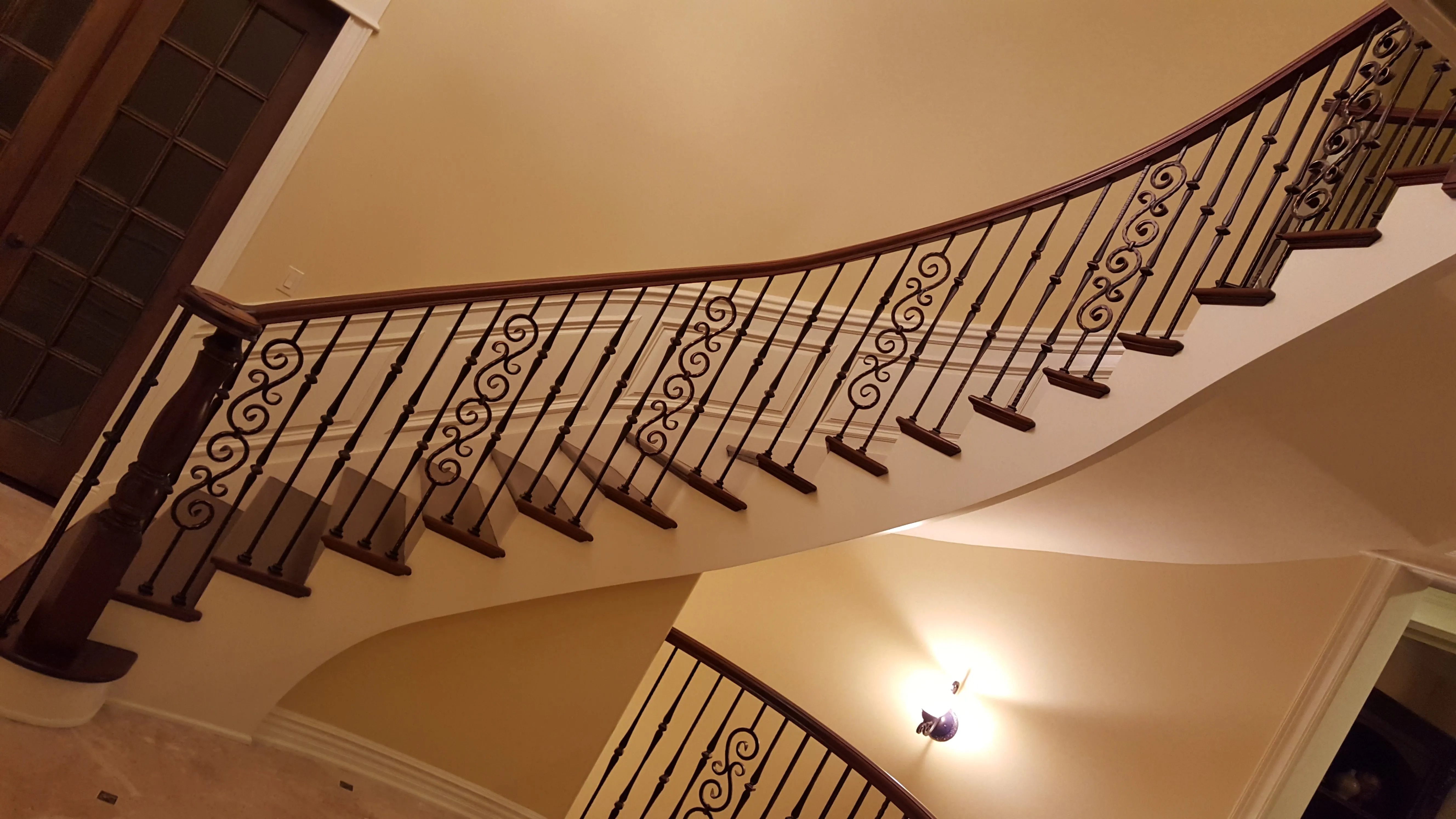 2570 Series M140 Single Knuckle Gothic Iron Baluster