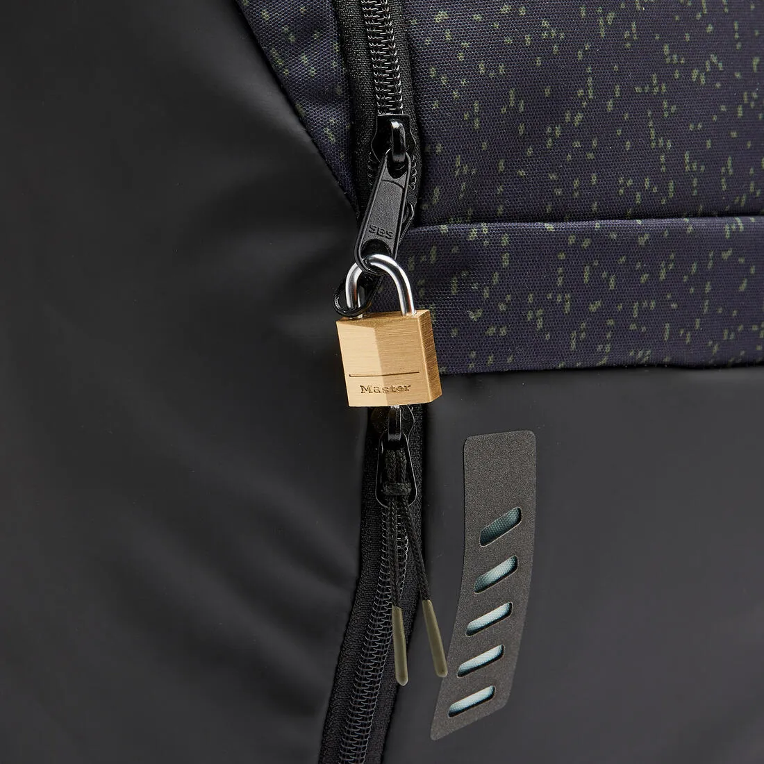 25L Backpack Urban - Black / Reflective
