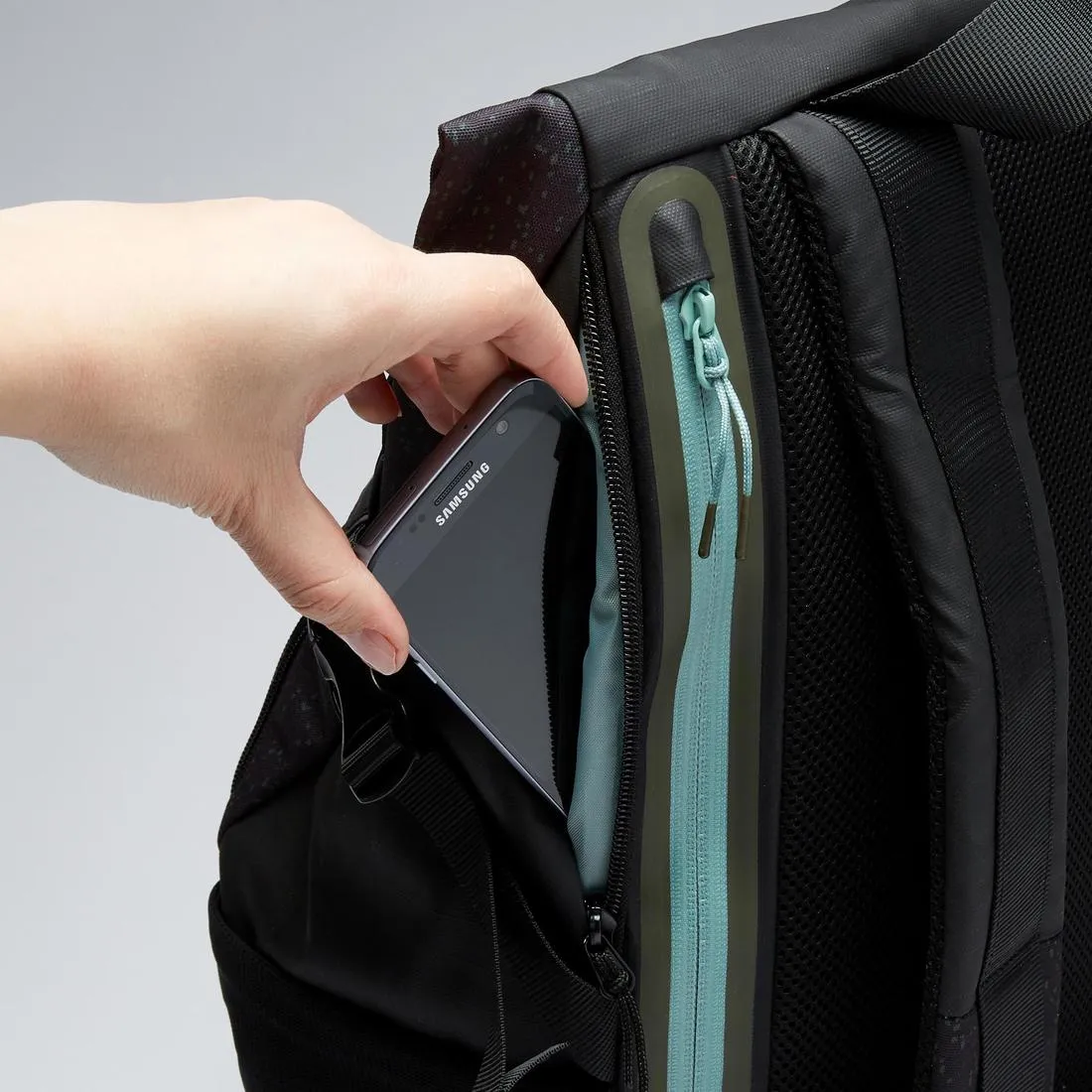 25L Backpack Urban - Black / Reflective