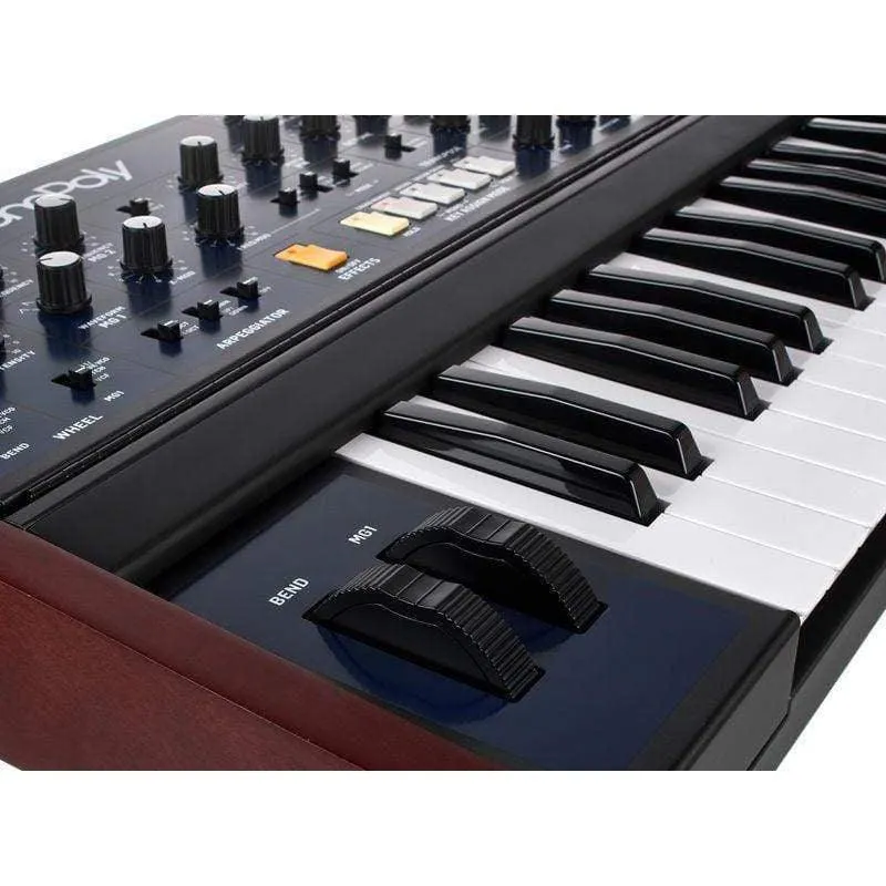Behringer MONOPOLY Synthesizer and Sampler Keyboard