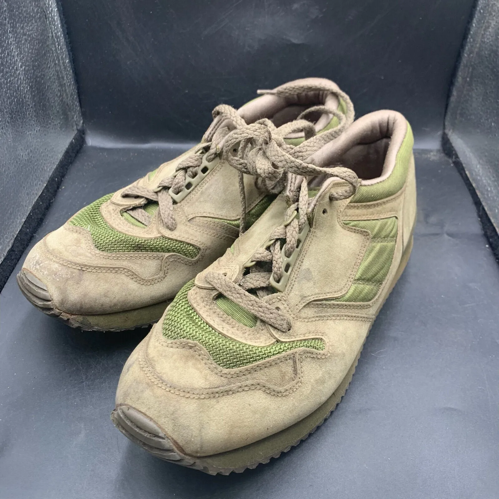 Genuine British Army Green PT Running Shoes Gym Trainers - Size UK 7 - EU 41