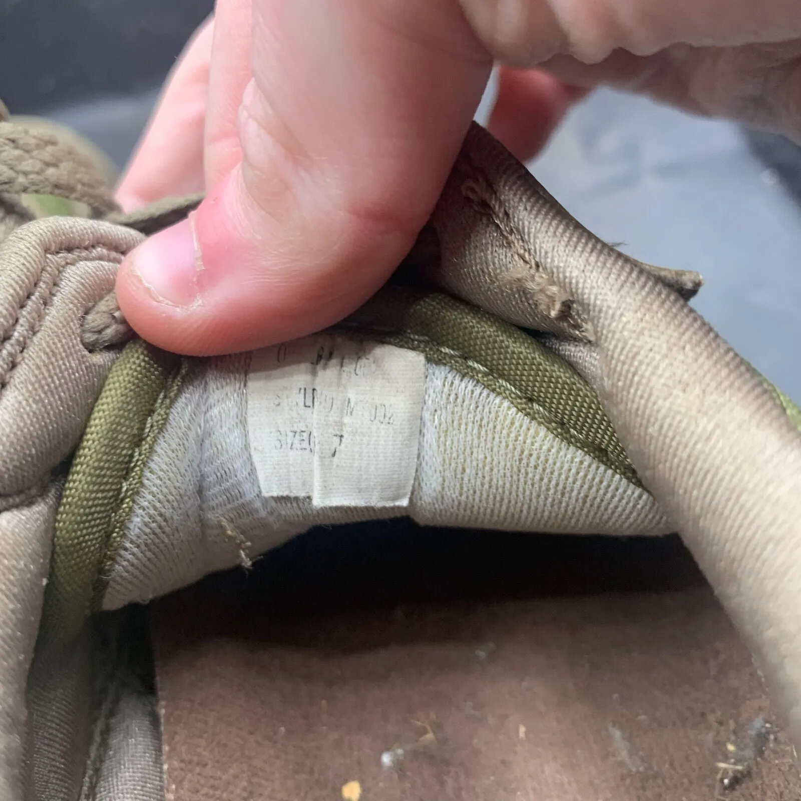 Genuine British Army Green PT Running Shoes Gym Trainers - Size UK 7 - EU 41