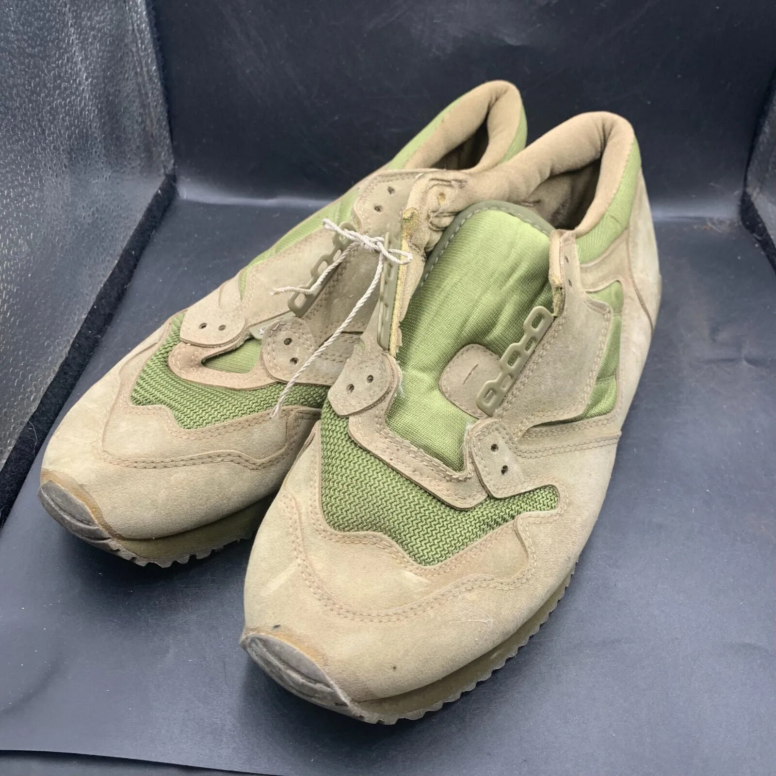 Genuine British Army Green PT Running Shoes Gym Trainers - Size UK 8 - EU 42
