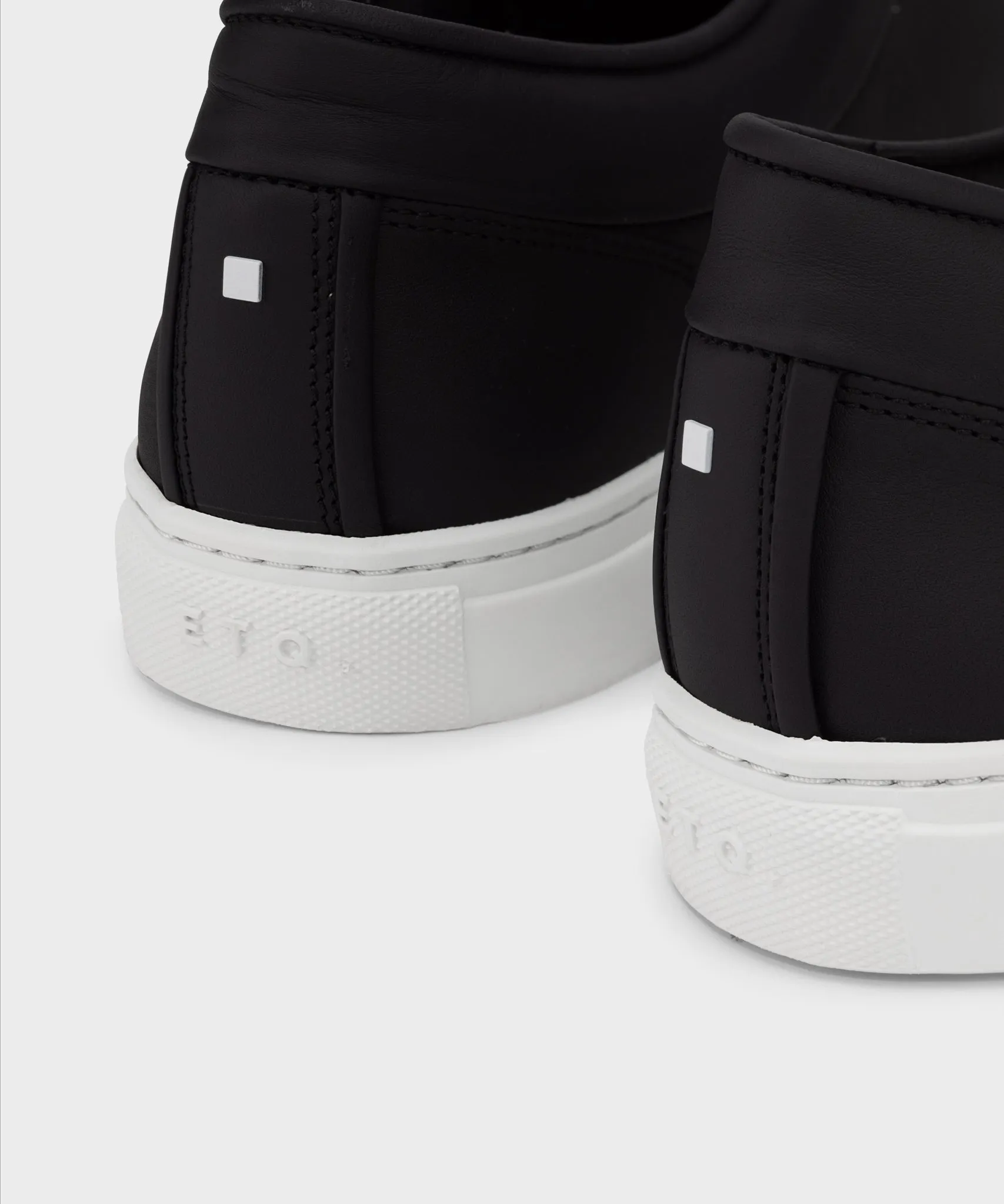 LT 01 Essence Jet Black