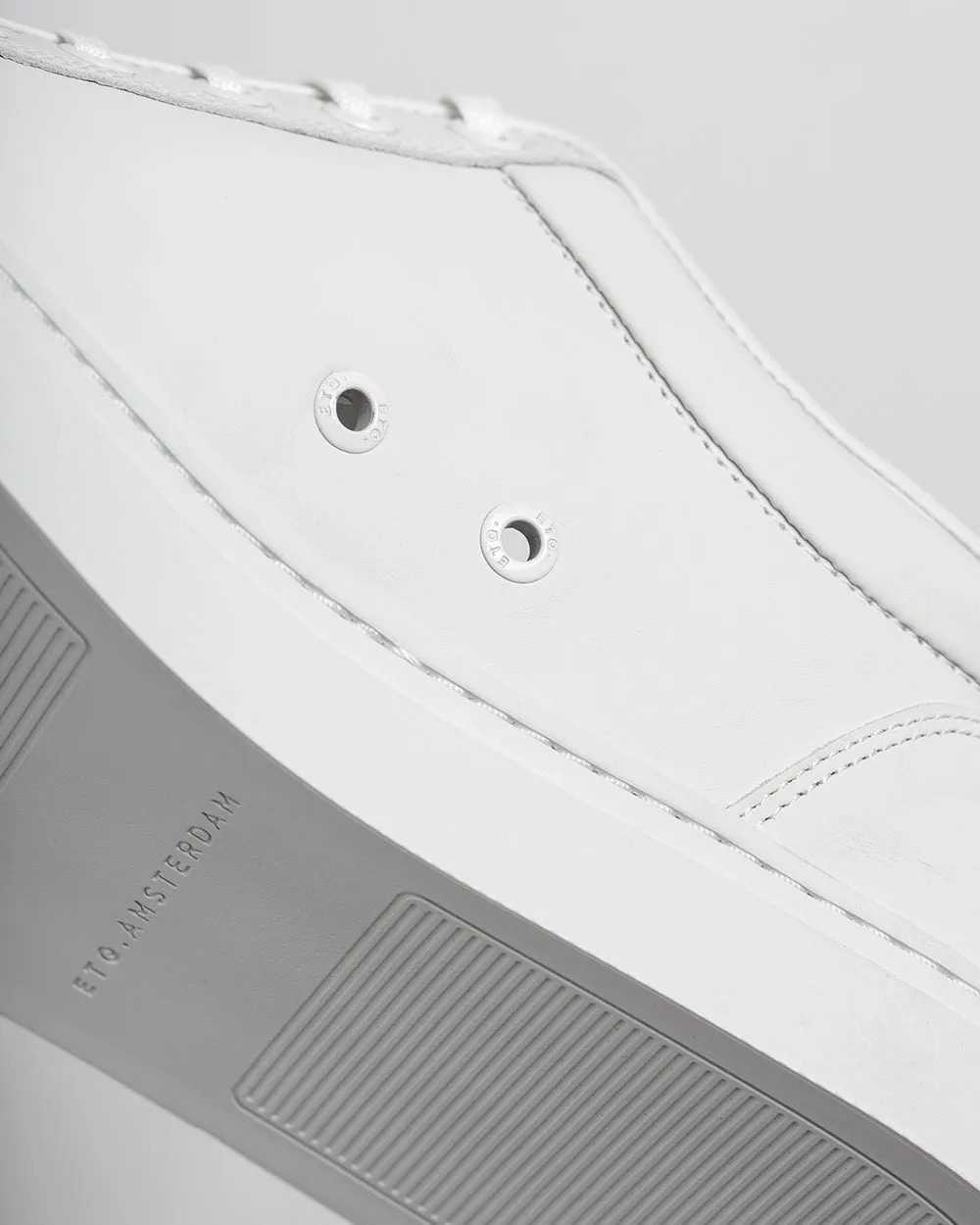 LT 01 Essence White