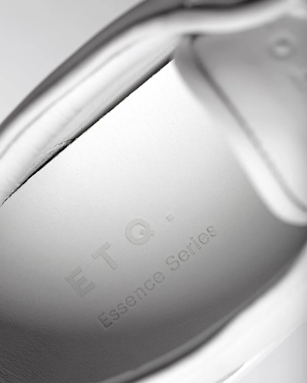 LT 01 Essence White