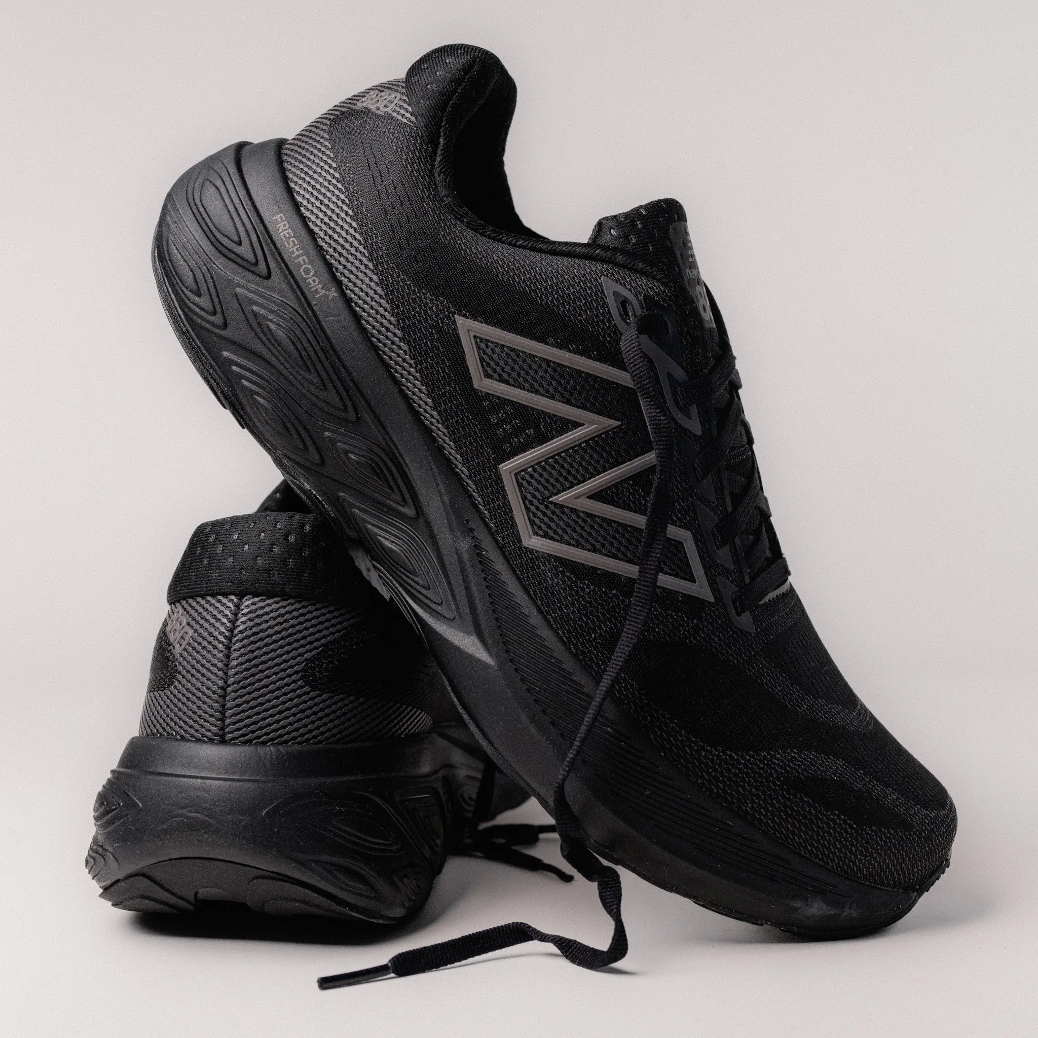 M-880V15 - ALL BLACK - MESH