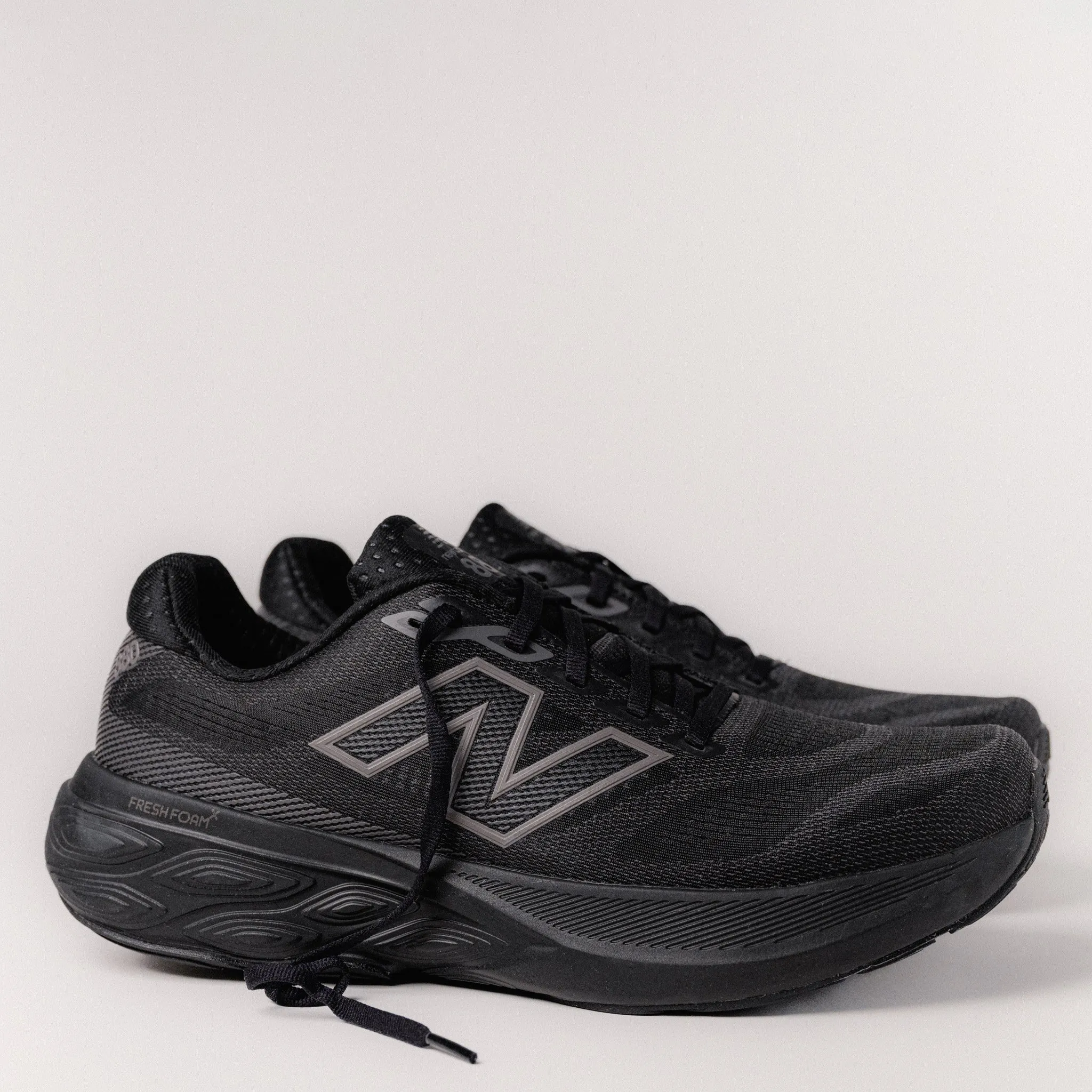M-880V15 - ALL BLACK - MESH