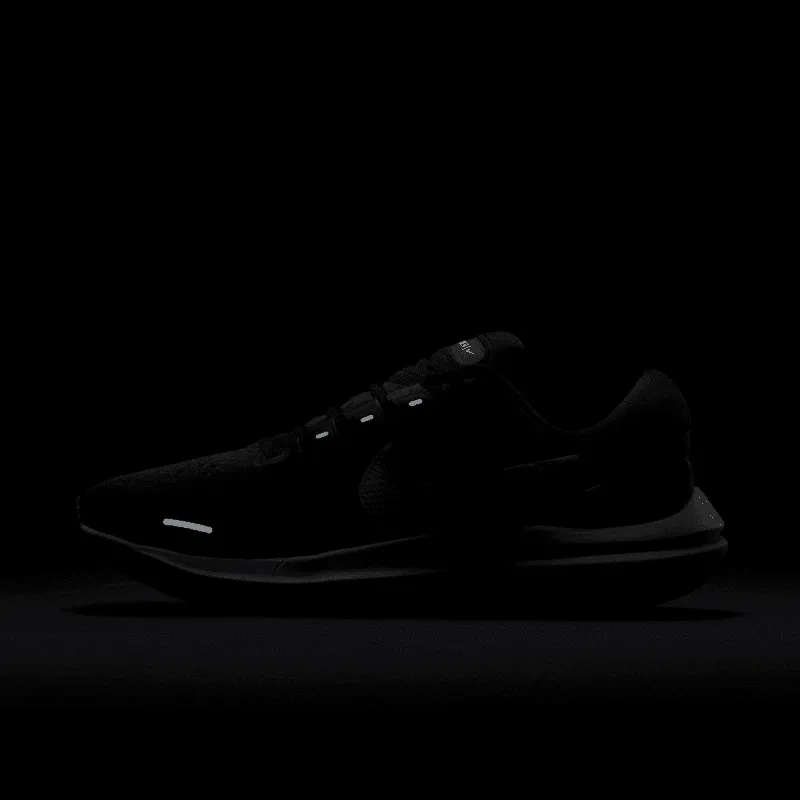NIKE AIR ZOOM VOMERO 16