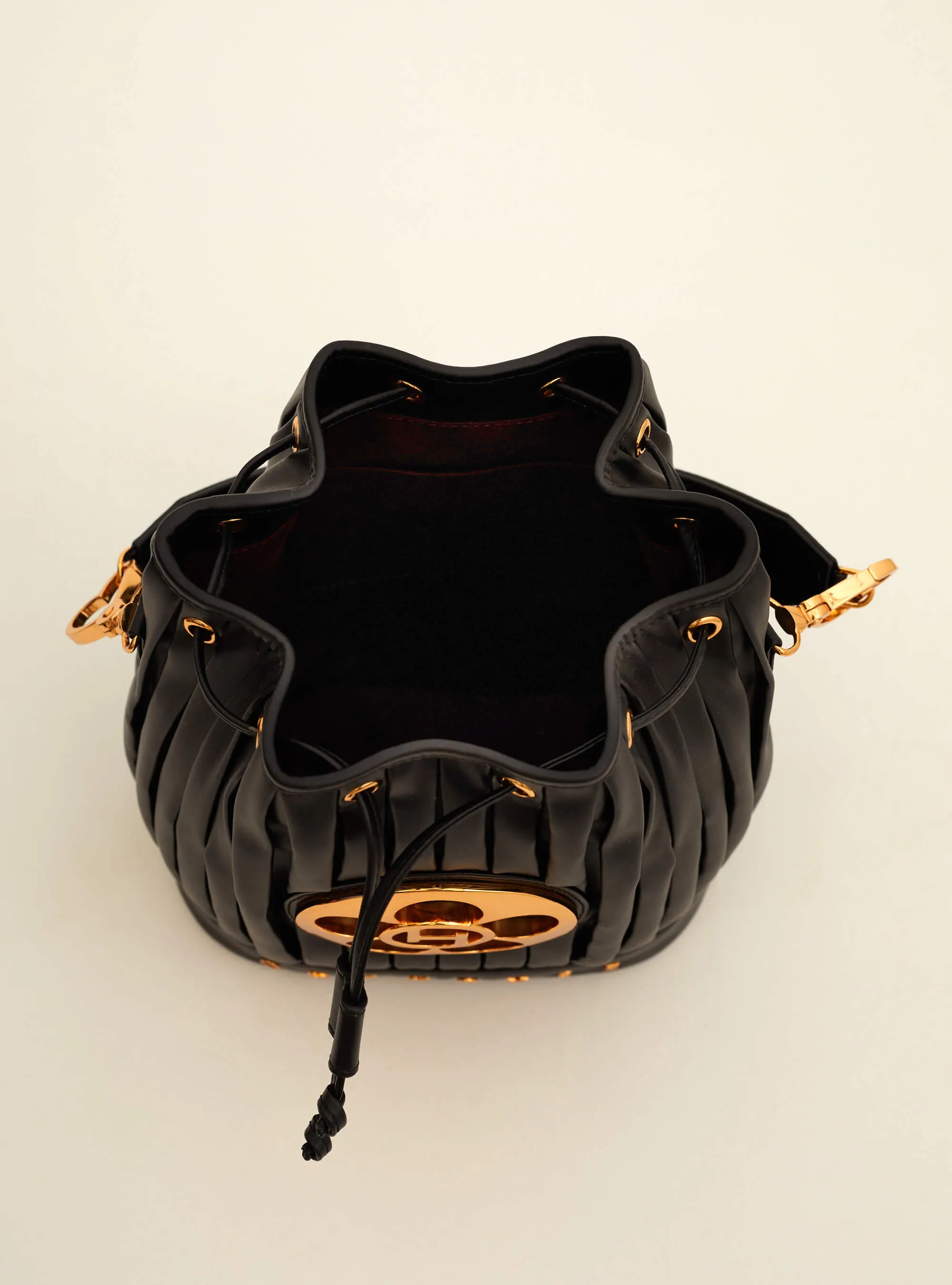 Outhouse   I   Oh Poppi East 9th Street Bucket Bag in Noir Black Vegan Leather Accessories OHBG21BB071