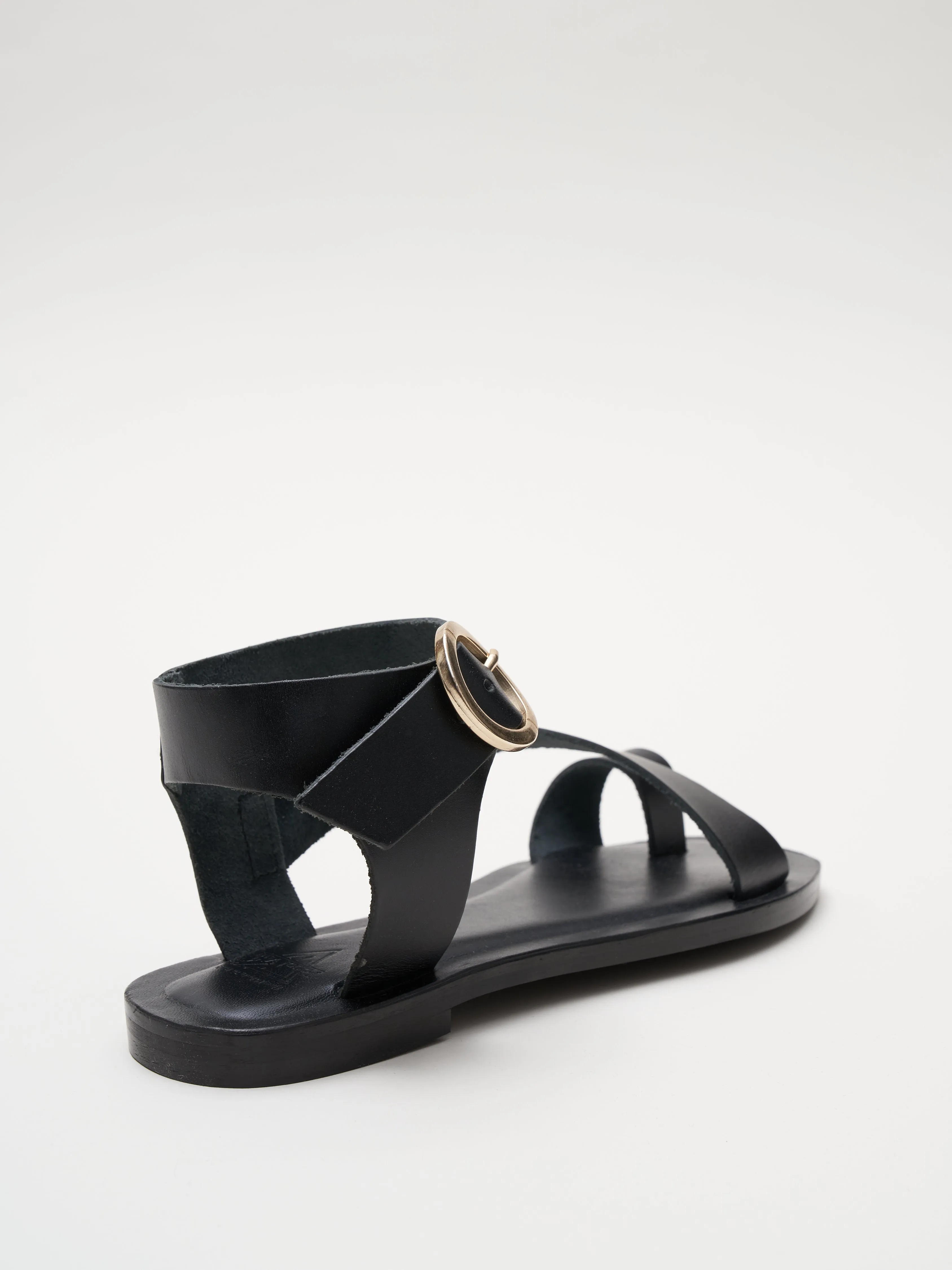 toe ring sandal - black