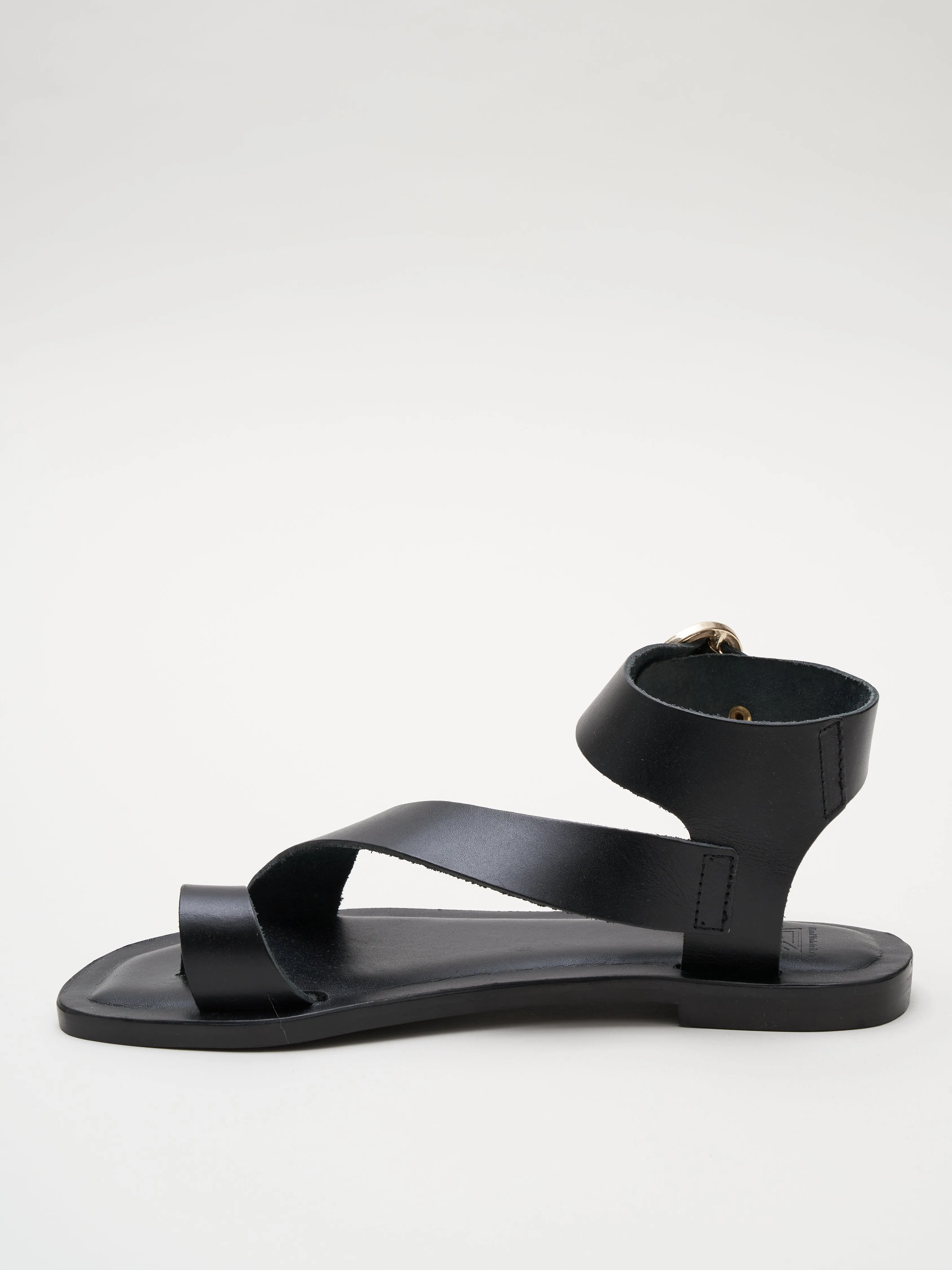 toe ring sandal - black