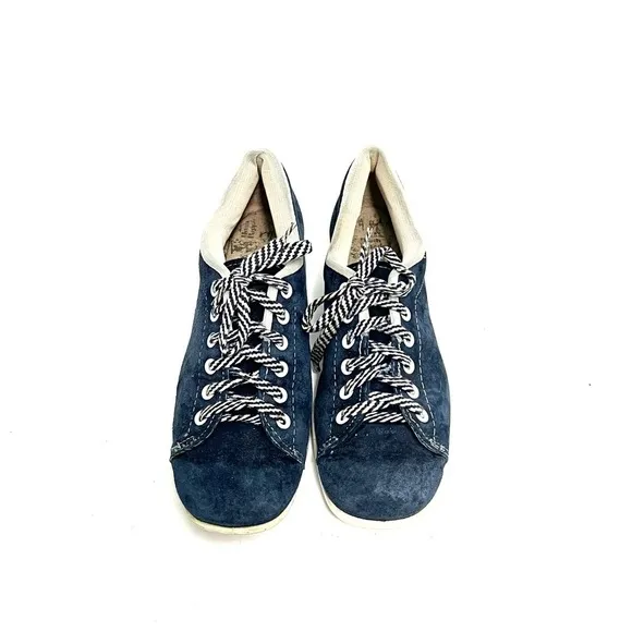 Vintage 1960s women’s blue suede Oxford lace up bowling shoes