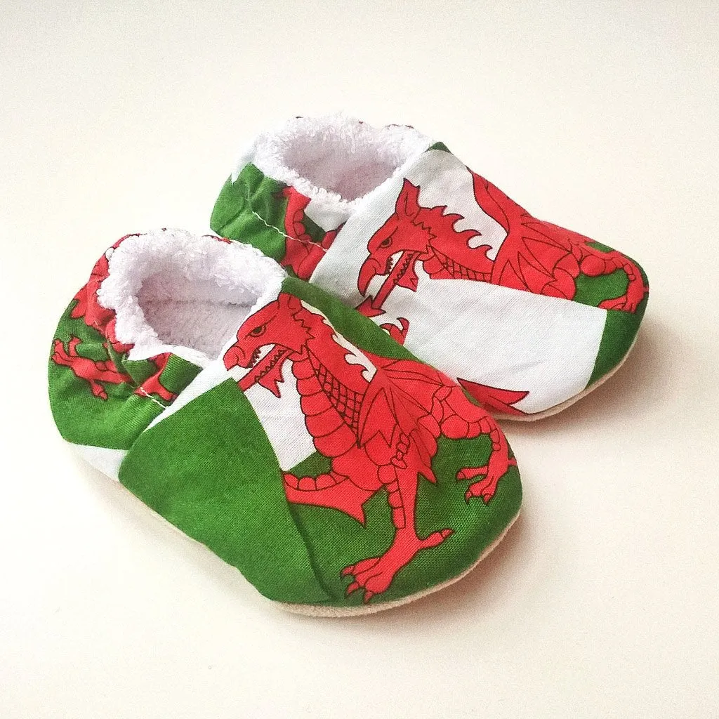 Wales Flag Baby Gift Set, Bib and Shoes set